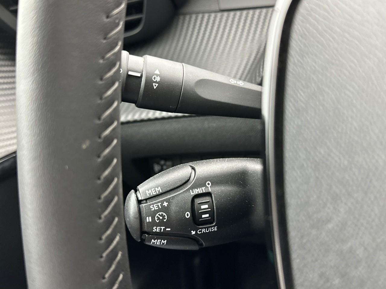 Peugeot 208 puretech 100 s&s bvm6 allure — photo 17