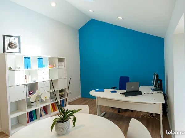 à louer - grand bureau individuel équipé, climatisé de 17 m²