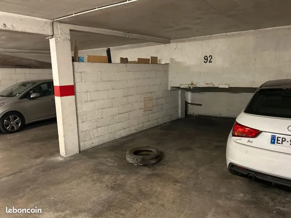Place de Parking 13006