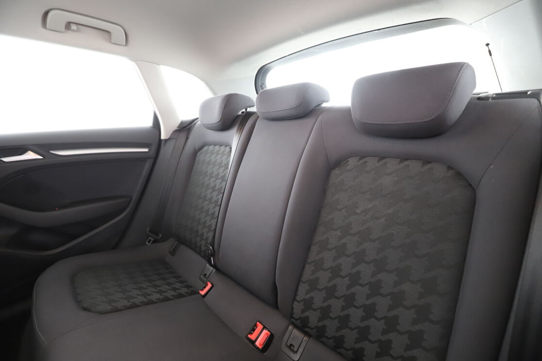 Audi A3 Sportback 2.0 TDI Business Line — photo 13