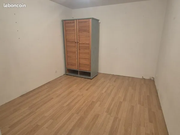 Bureau et espace de travail Location Six-Fours-les-Plages  13m² 400€