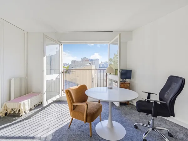 STUDIO LUMINEUX SANS VIS A VIS PARIS 18