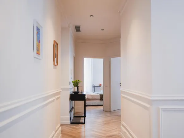 Appartement 4 pièces – 98 m² (HC) – Balcon – Aperçu mer – Vendu entièrement meublé