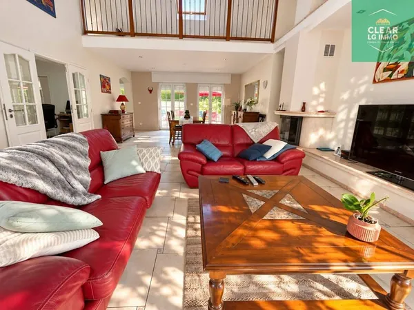 Maison 9 pièces 220 m²