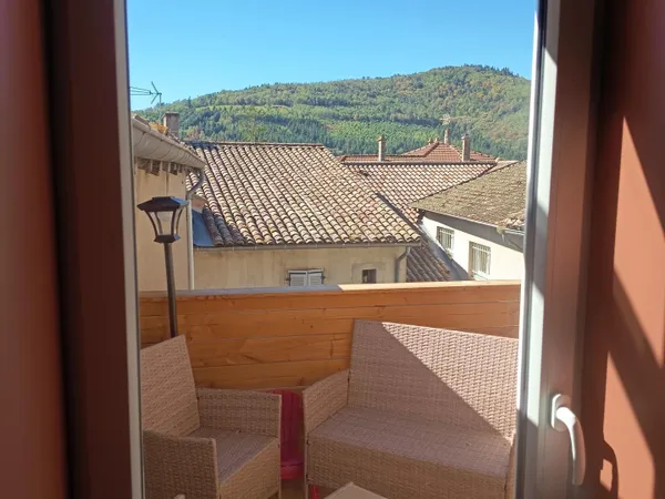Au coeur du beaujolais cette charmante maison entièrement rénovée saura vous séduire