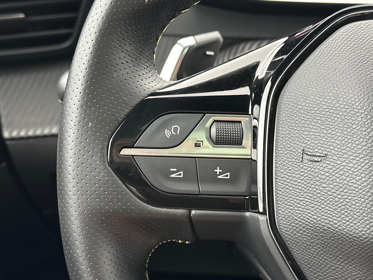 Peugeot 2008 puretech 130 s&s eat8 gt line — photo 20