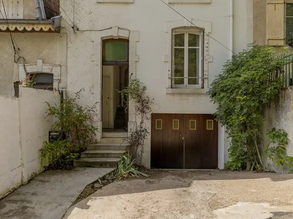 NANCY-HAUTEURS CURE D'AIR -MAISON DE VILLE AVEC JARDIN