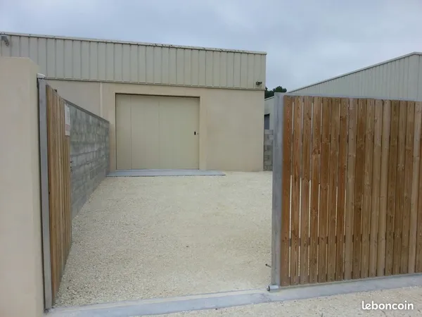 Local d’activité et entrepôt Location Lège-Cap-Ferret 1p 70m² 700€