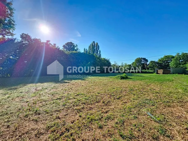 Terrain constructible 1400 m²