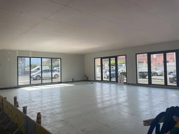 Local d'activité 390 m²