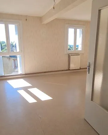 Location appartement F4 lumineux Marcenat 15