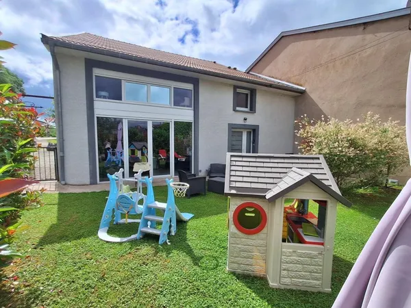 A vendre!! Maison entièrement rénovée, 4 chambres, grange et jardin à DOMBASLE EN ARGONNE