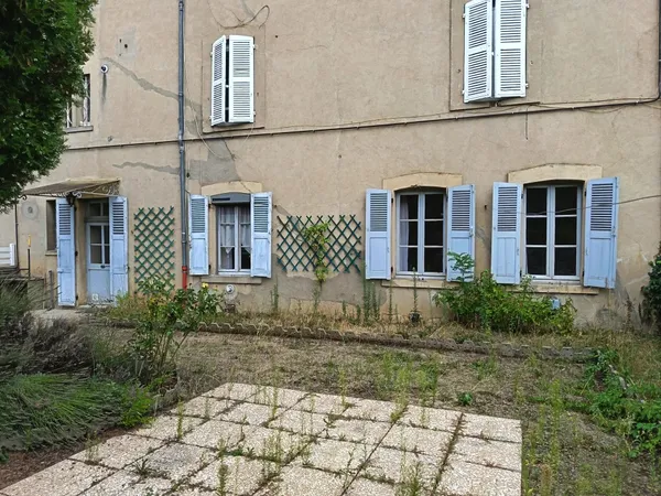 APPARTEMENT 91 M² DE PLAIN-PIED A  RENOVER