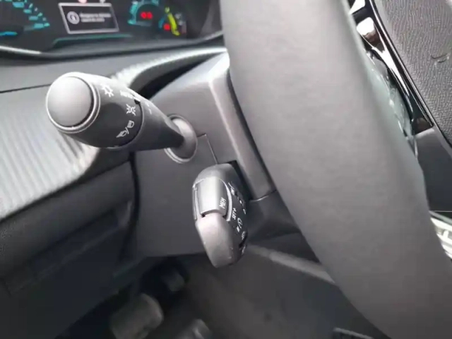 Peugeot 2008 hybrid 110 e-dcs6 — photo 41