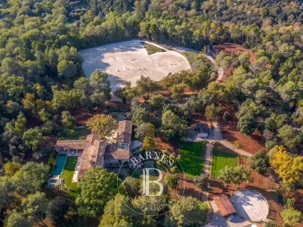 Entre Cannes et Monaco - Unique propriété équestre de 7 hectares