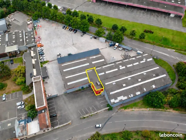 À LOUER - LOCAL D'ACTIVITÉ 300 M² : BUREAUX (220 M²) avec ATELIER STOCKAGE (80 M²)