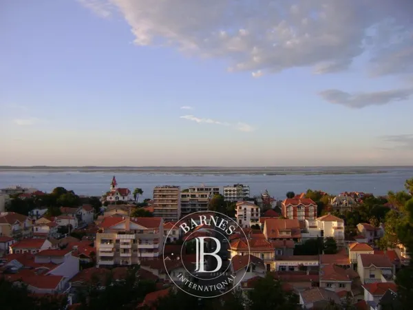 APPARTEMENT DE CHARME SOUS LES TOITS AVEC VUE PANORAMIQUE SUR LE BASSIN EN VILLE D'HIVER À ARCACHON