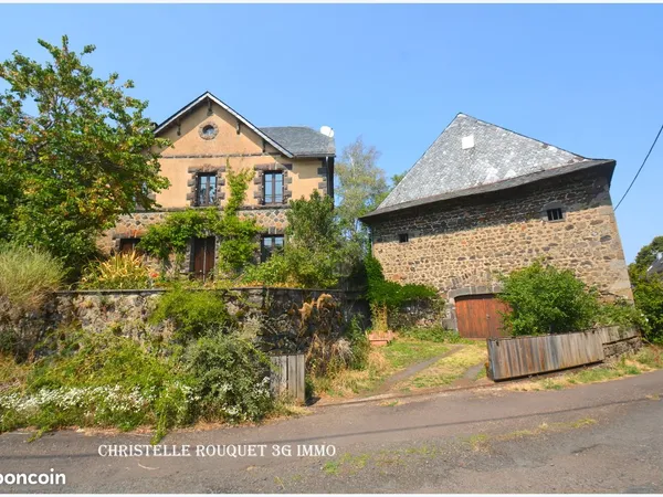 Vente | Maison avec dépendance | 9p | 4ch | 133 m² | Rochefort-Montagne | Terrasse