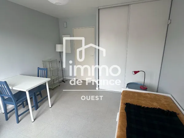 T1 MEUBLÉ AVEC PARKING / CENTRE-VILLE D'ANGERS / PROCHE UCO