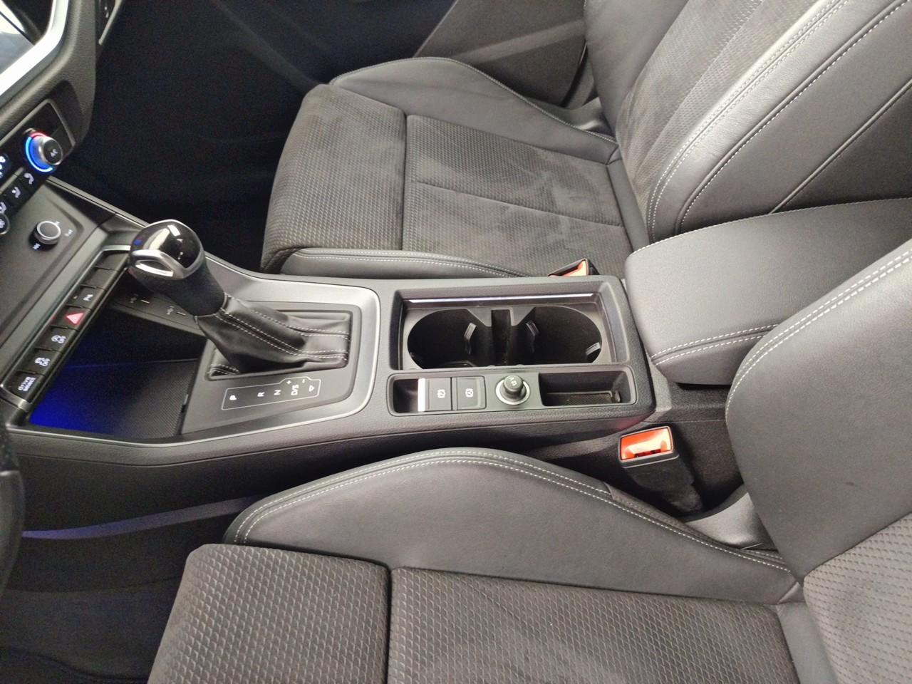 Audi Q3 sportback 35 tfsi 150 ch s tronic 7 s edition — photo 33