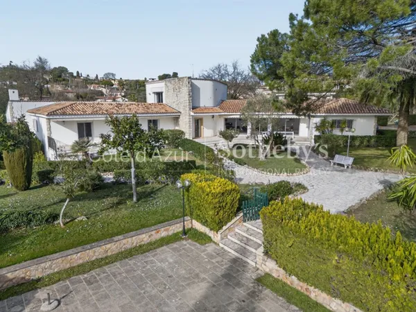 Mougins propriété de prestige avec piscine, tennis et grand terr