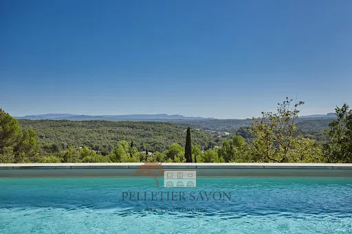 Propriété 7 pièces 240 m²