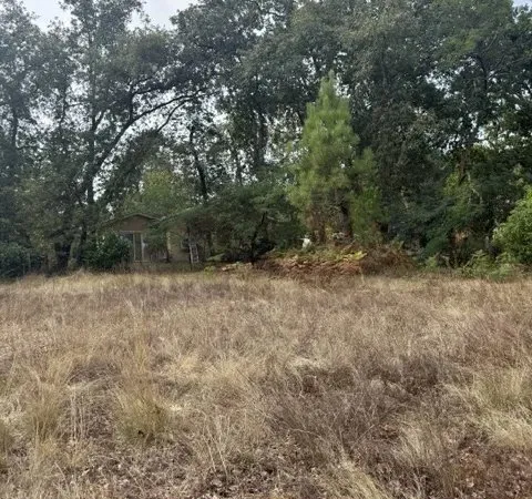 Terrain constructible de 741 m² à Salles