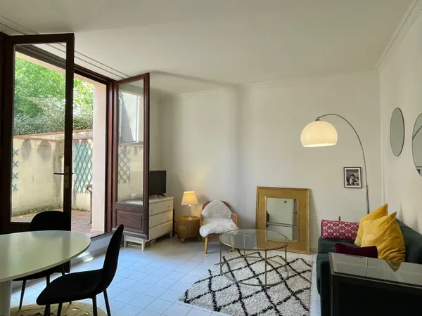 Loue joli T2 avec terrasse/cour privative · 34m² à Toulouse quartier Grand Rond Jardin Royal
