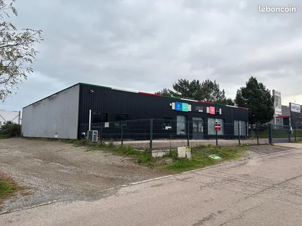 Local commercial 570 m²