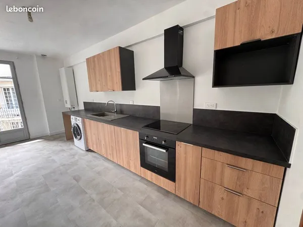 Appartement MEUBLÉ de 3 pièces de 84m2, DPE D, entièrement rénové à neuf