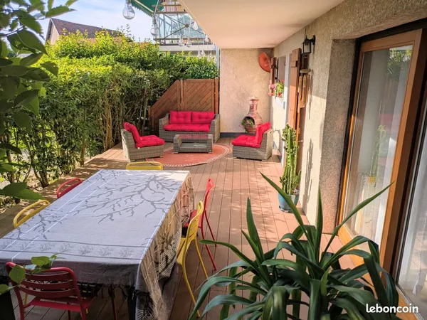 Appartement T4 de 96 m² avec terrasse, garage, cave - Villy-le-Pelloux