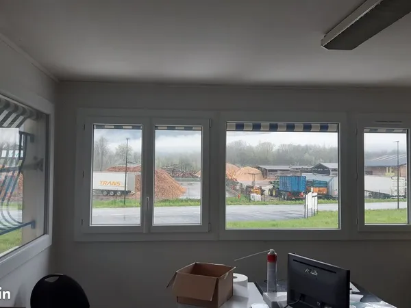 A LOUER - ZI Goncelin - 2 Bureaux 20m² + 12m² indépendant 1er étage