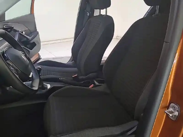 Peugeot 2008 puretech 100 s&amp;s bvm6 — photo 11