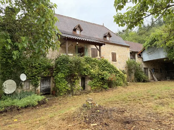 Maison T3 avec grange et hangar