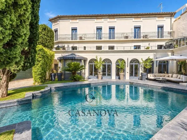 Maison 9 pièces 450 m²