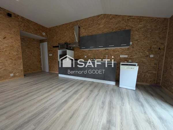 Studio habitable immédiatement + maison à rénover + grange