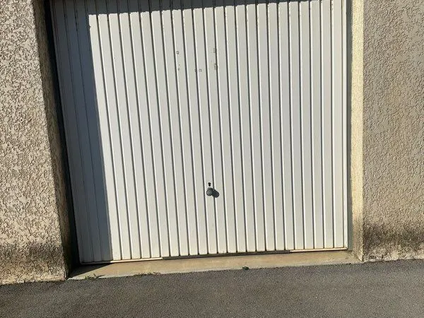 Garage fermé box