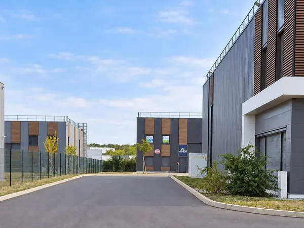 Local d'activité à louer - 348 m² - Villefranche-sur-Saône