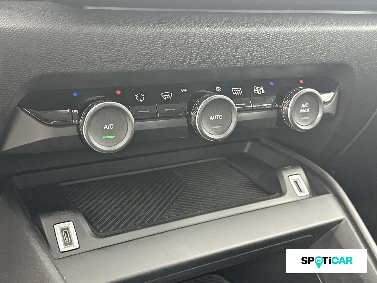 Citroën C4 puretech 130ch s&s c-series eat8 — photo 15