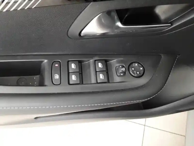 Peugeot 208 hybrid 110 ch e-dcs6 — photo 21