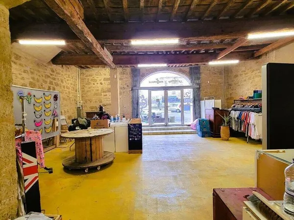 Commerce 2 pièces 200 m²