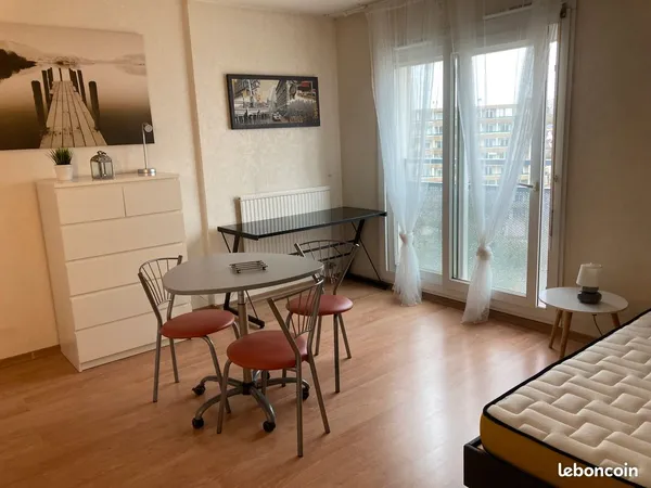 Loue grand studio meublé