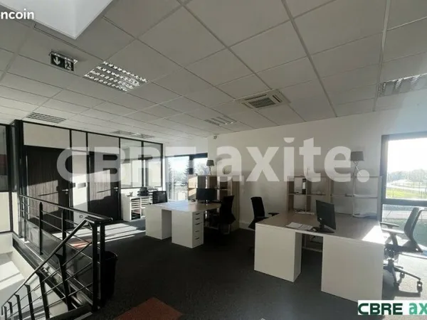 BUREAUX 162 m² VAULX MILIEU
