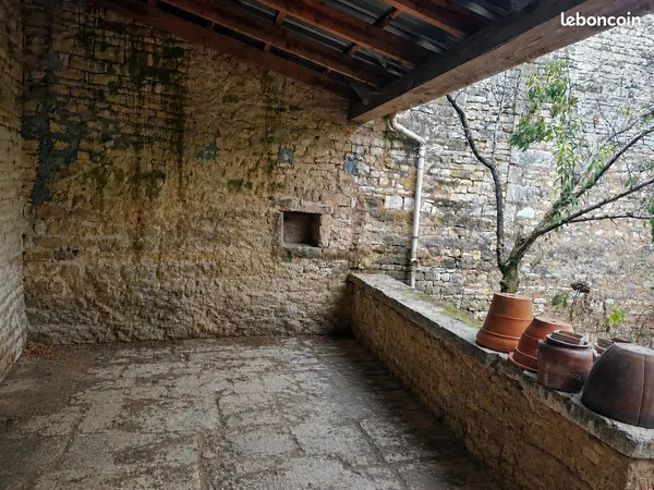 Grange 67m² avec cour - Centre MANSLE