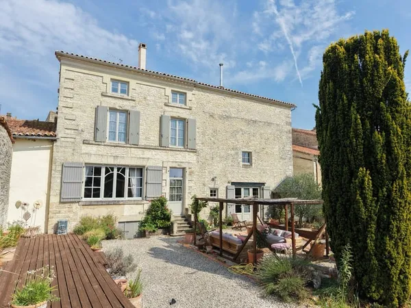 Magnifique propriété de caractère au coeur du village histori