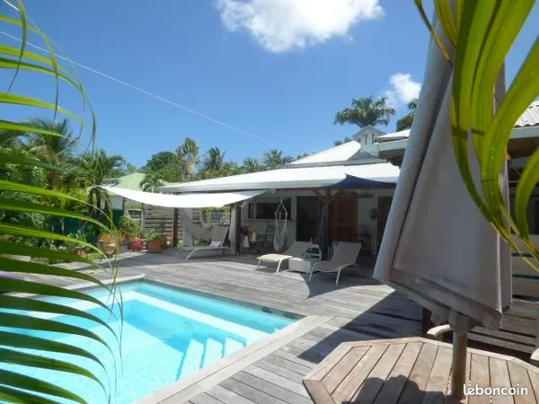 Ensemble immobilier avec villa, 2 bungalows et 3 piscines - Proche plage
