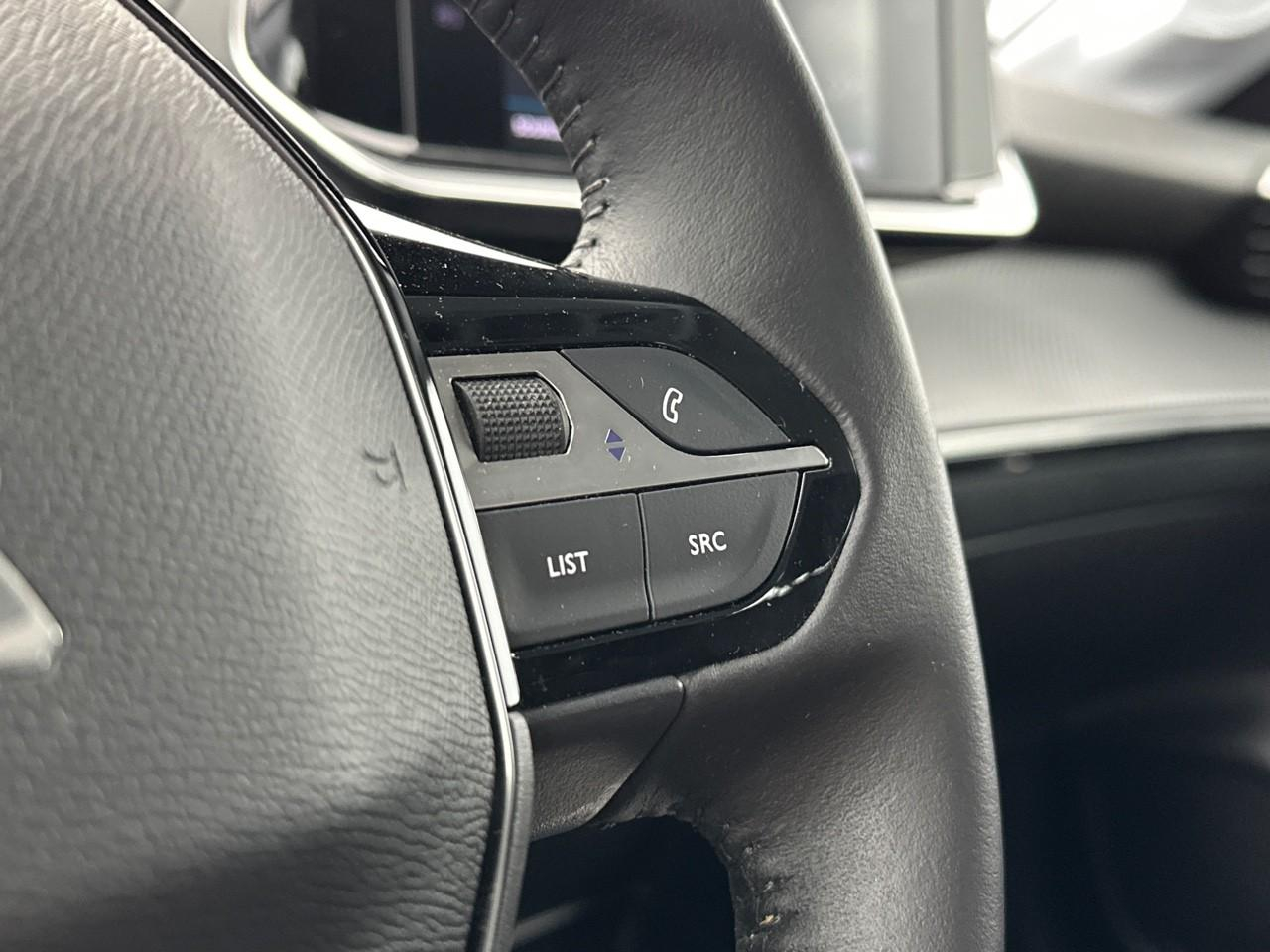 Peugeot 208 electrique 50 kwh 136ch like — photo 18