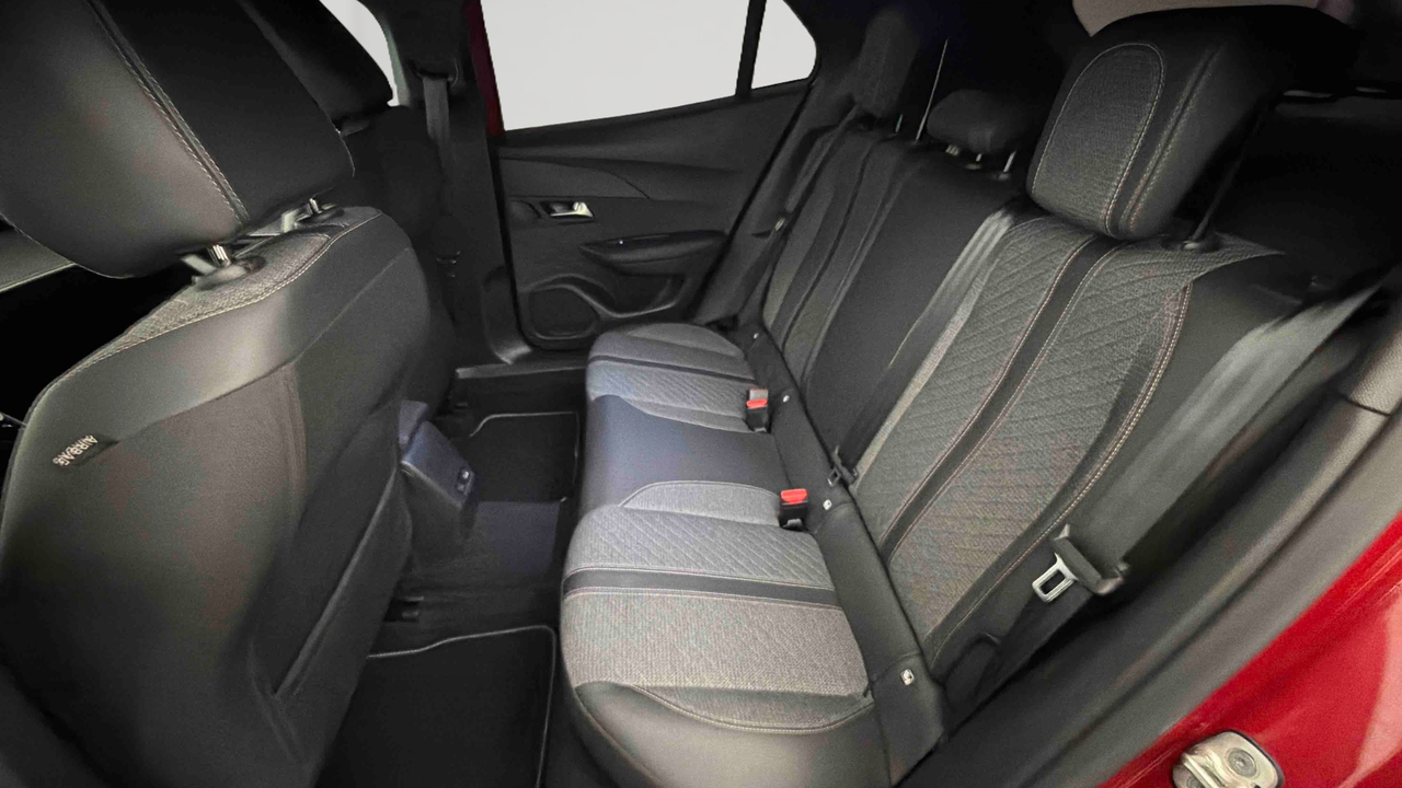 Peugeot 2008 PureTech 130 S&amp;S EAT8 — photo 12