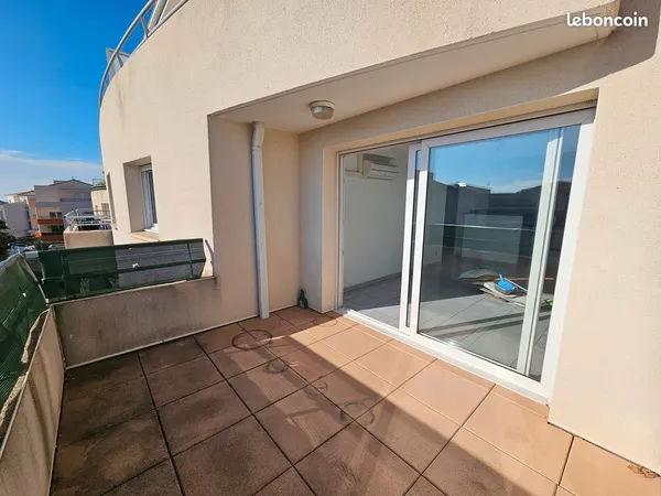 AGDE / Location à l'année : Trois pièces avec terrasse