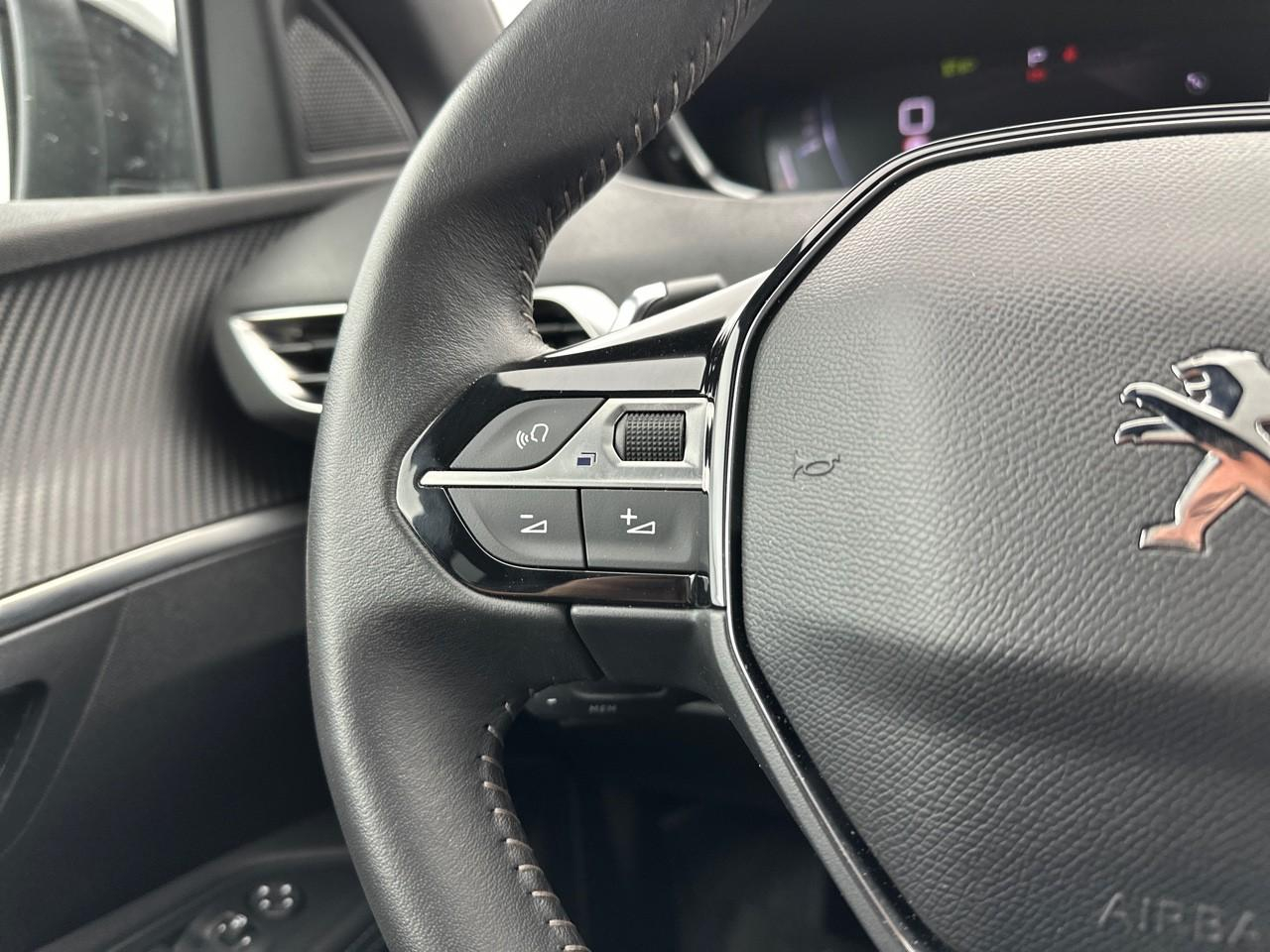 Peugeot 3008 puretech 130ch s&s eat8 allure pack — photo 18